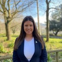 Headshot of Annie Valle.