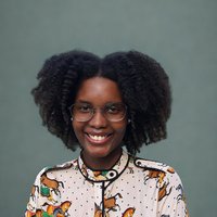 Headshot of Chelsea Lourenço.