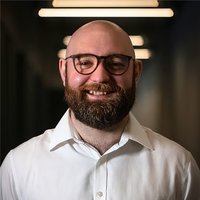 headshot of Robin Carter-Evans.