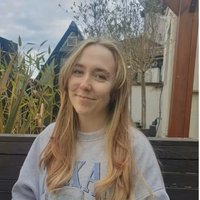 Headshot of Lauren Pickles.