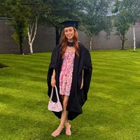 Headshot of Elle Griffiths.