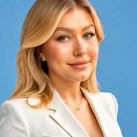 Headshot of Hannah Karlsen.