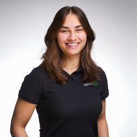 Headshot of Anais Barros.